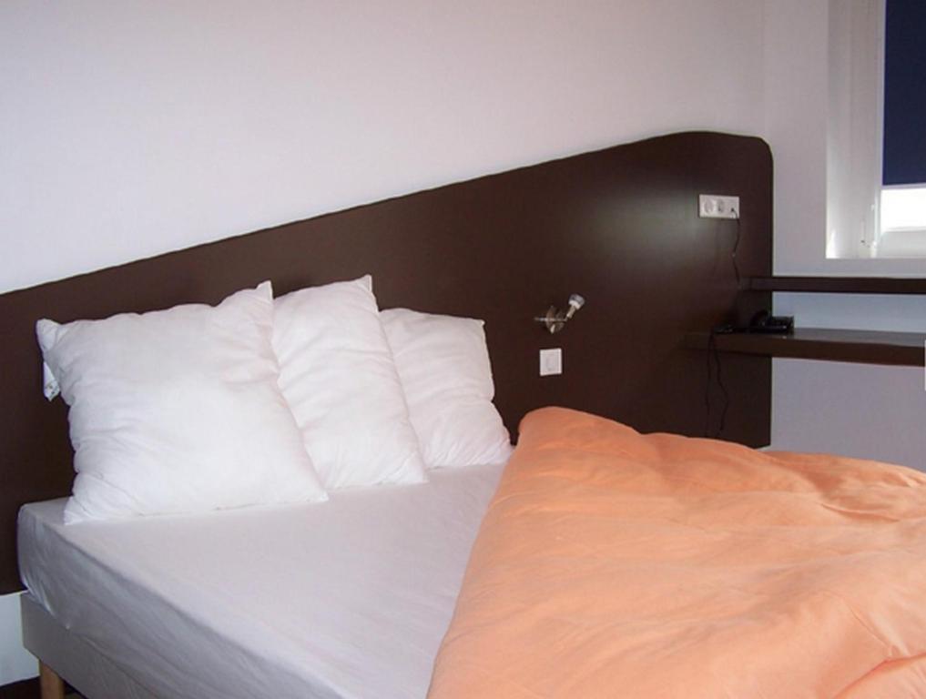 Hotel Le Richevaux Neufchâteau Kültér fotó