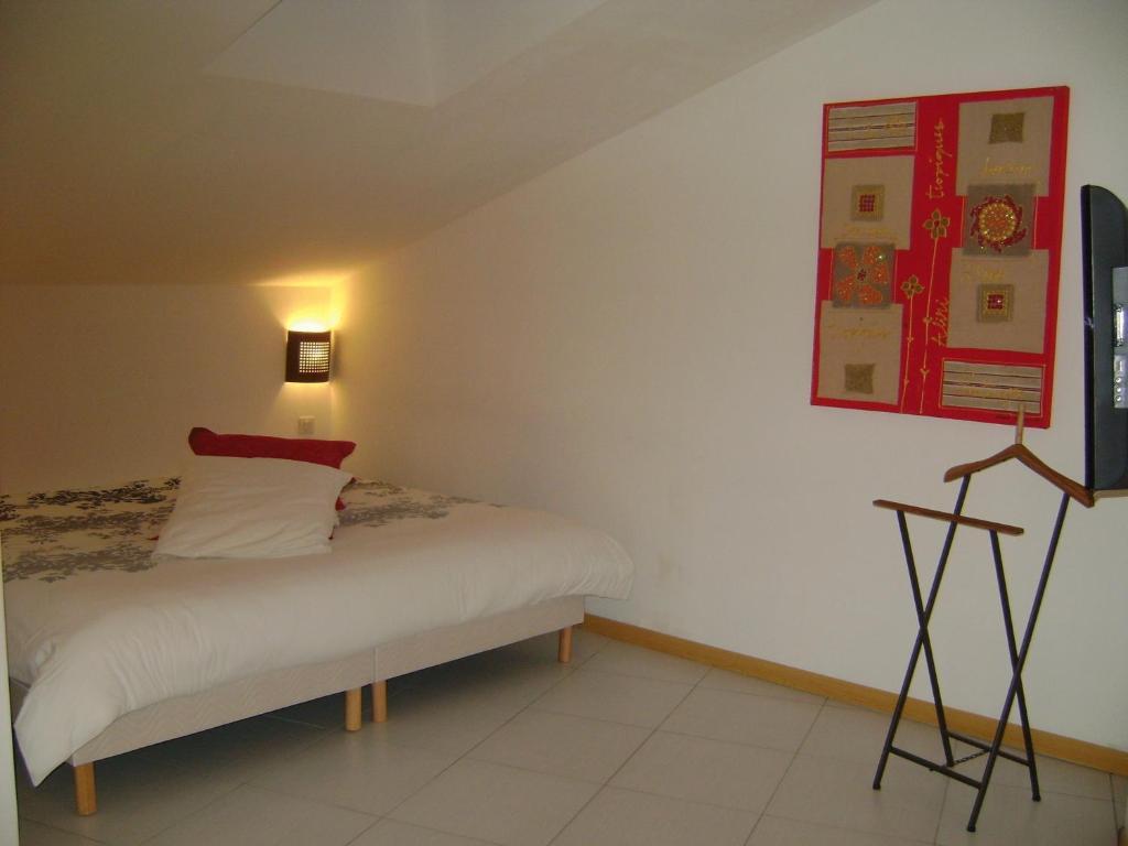 Hotel Le Richevaux Neufchâteau Szoba fotó
